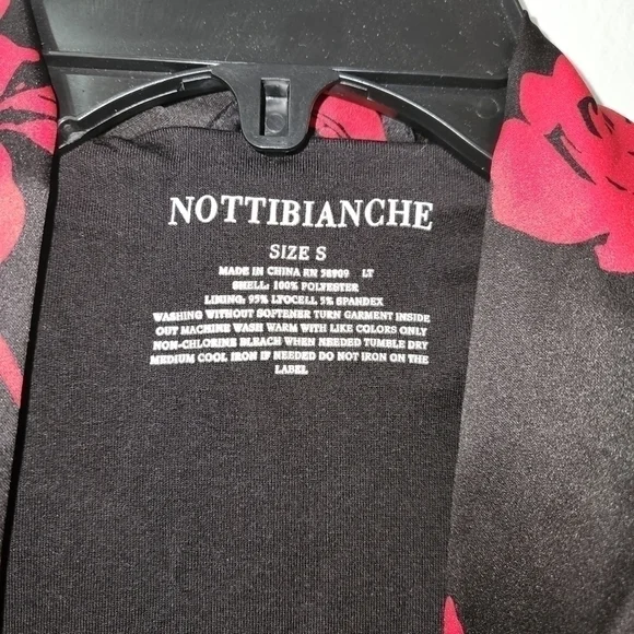 Nottibianche Robe SIZE Small Black & Red Floral EUC - Picture 6 of 13